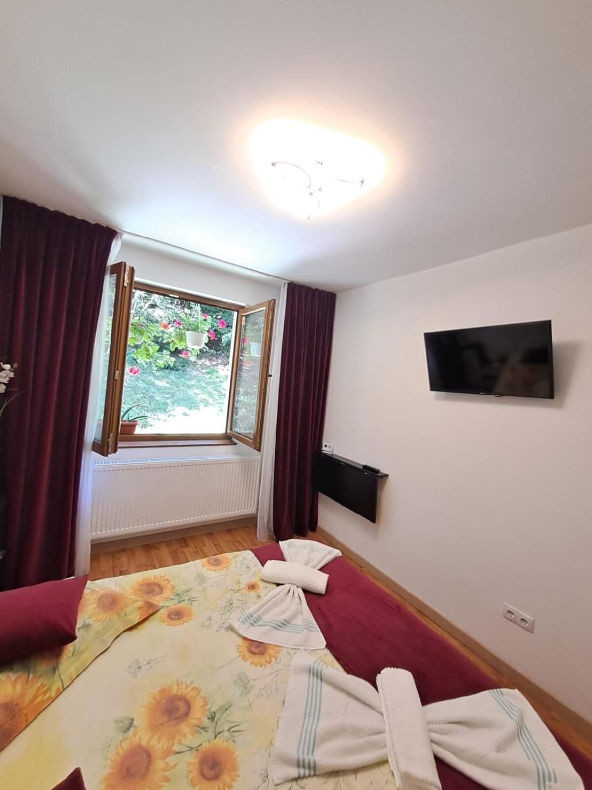 Garsoniera Flori - Sinaia Apartment ภายนอก รูปภาพ